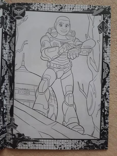 Toy story buzz rakeťák omalovánky se samolepkami,