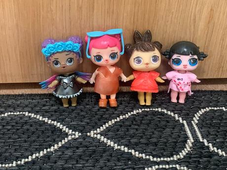 Bábiky s doplnkami v štýle lol,