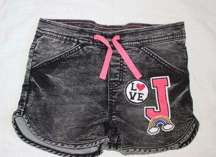 Ho8. riflové kraťasy zdobené nášivkami 9-10 let, 140