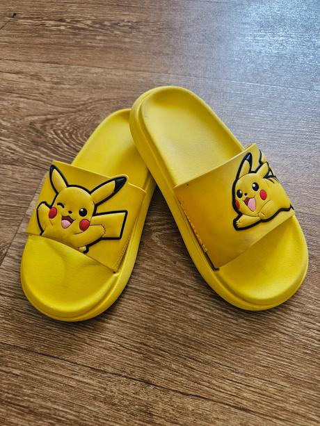 Pantofle pikachu vel. 32/33, 32