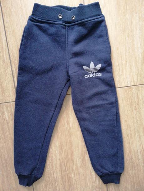 Tepláky adidas, 116