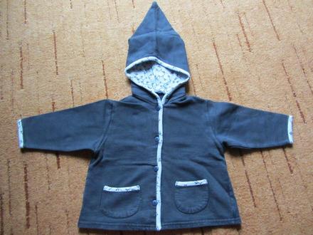 Mikina s kapucí., 80