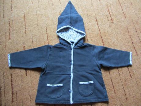 Mikina s kapucí., 80