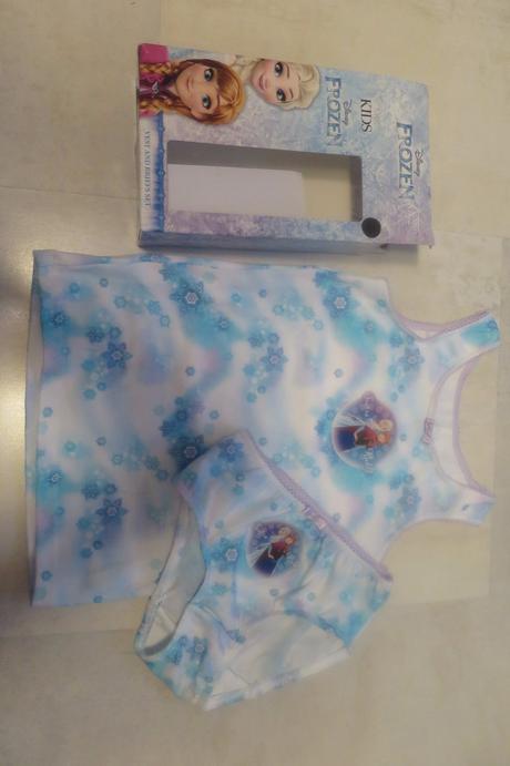 Soupravička frozen, marks & spencer,98