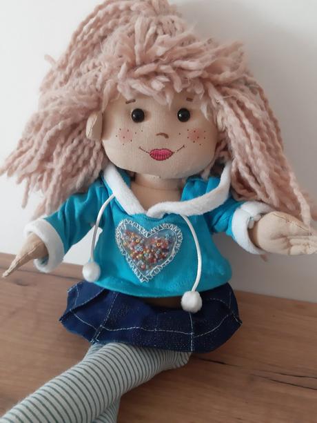 Ručně šitá panenka., 