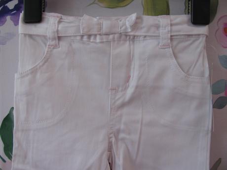 Bílé sváteční elastické 7/8 kalhoty s mašlí, 92
