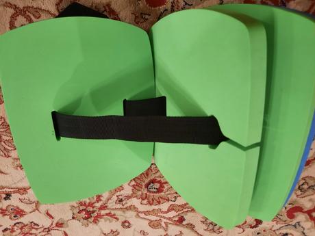 Plavecký pás nabaji,