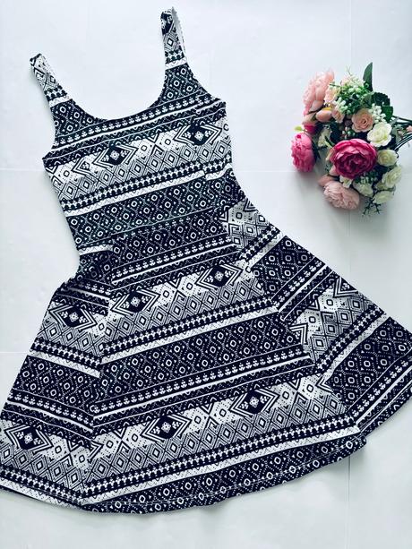 Ob/ šaty černobílé - v.cca 7/8 let, 128