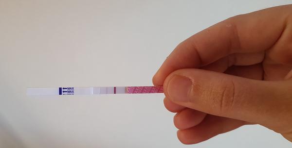 Slabý test 12 dní po embryotransferu. Jaké jsou vaše zkušenosti?