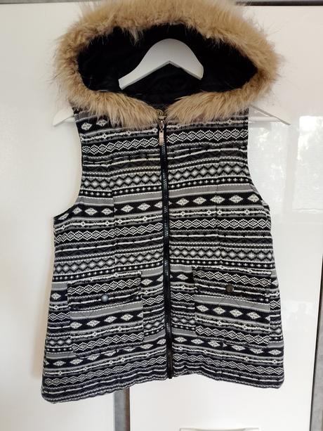 Stylová jarní vesta s kožíškem, m