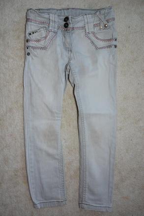 Vyšívané džíny, next,116
