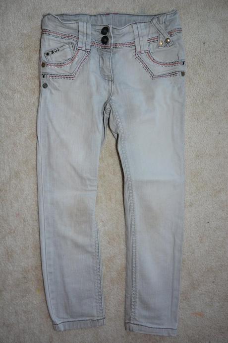 Vyšívané džíny, next,116