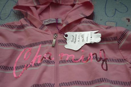 Růžová tepláková souprava s flitry, 140