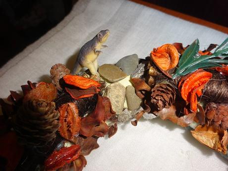 Ruční práce věnec pravěk dinosauři cca 22 cm, 