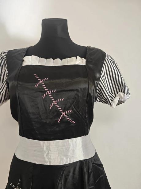 Zlá panenka halloween,