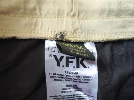 Puntíkované šortky, 140