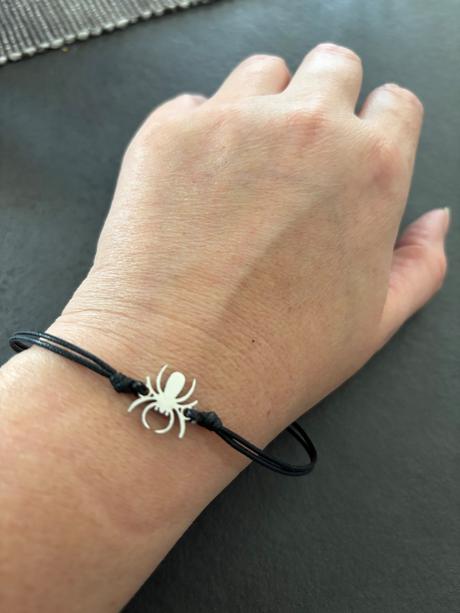 Náramek s pavoučkem, 