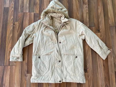 Nová zateplená béžová bunda s kožíškem, vel s i ví, s