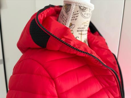 Navahoo s cervena bunda prosivana, s