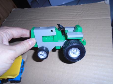 Retro auto traktor popelář náklaďák,