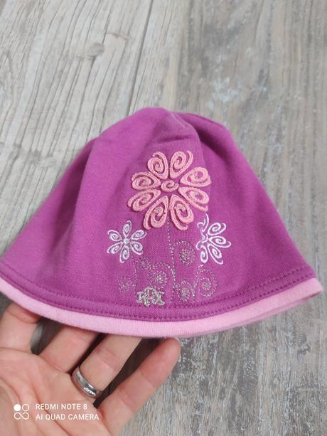 Dívčí čepička, 80