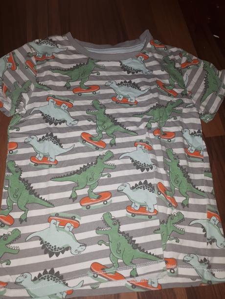 Šedé tričko s dinosaury 116, 122