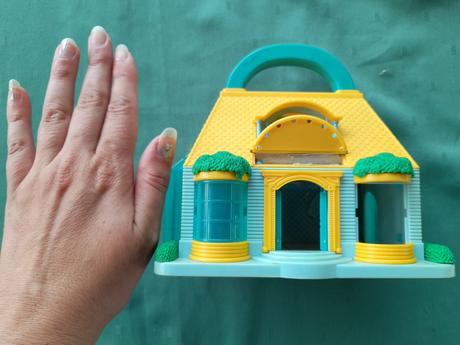 Domeček na hello kitty nebo jiné panenky,dům, 