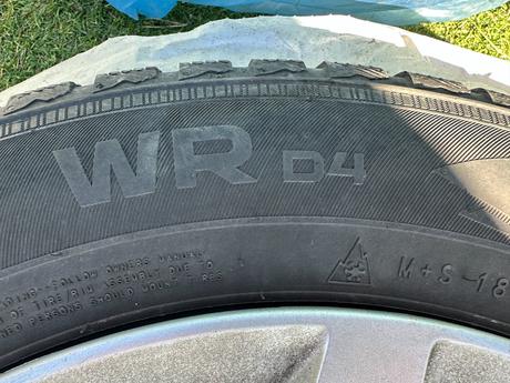 Zimní kola nokian - disky a pneu, 4 ks 185/65 r15, 