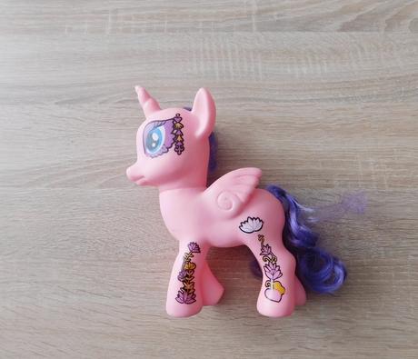 Postavička jednorožec,