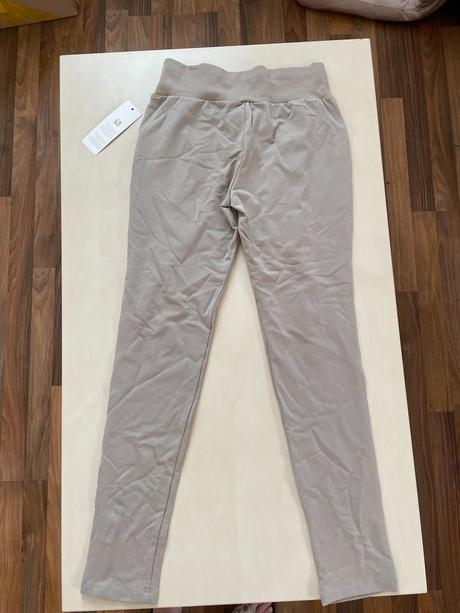 Nové béžové kalhoty s knoflíky a překlady, vel ne, m / s