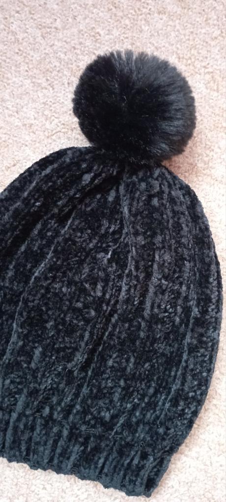 Černá čepice vel."110-128", 