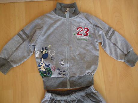 2 teplákové soupravy, 86