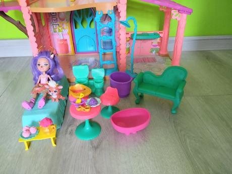 Jelení dům enchatnimals včetně panenky a zvířátka, 