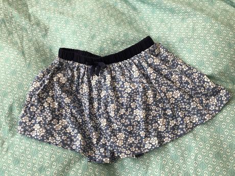 110/116 h&m kratasy s kytickami modro -bile, h&m,110