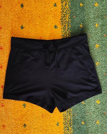 Černé kraťasy, 146