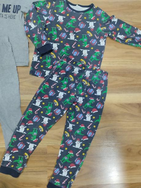 Pyžama s vánočním motivem, 116