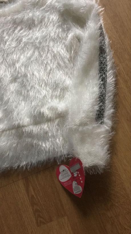 Krásný svetr s flitry vel. 7-8, 128