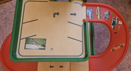 Woody dřevěná patrová garáž s výtahem, 