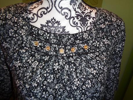 Krásná černobílá květovaná blůza, 38 / m