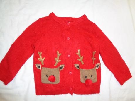 Červený vánoční svetr se sobíky, 104