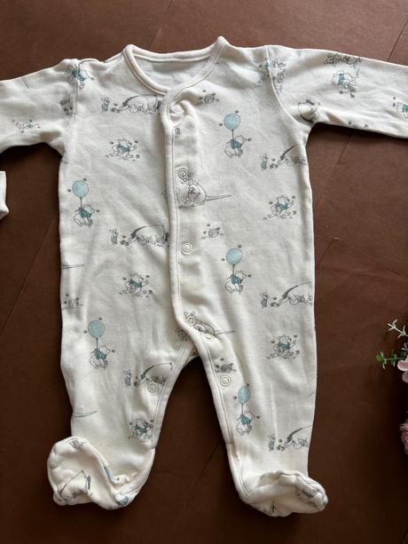 Overálek krémové barvy - v.3/6 měs, disney,68