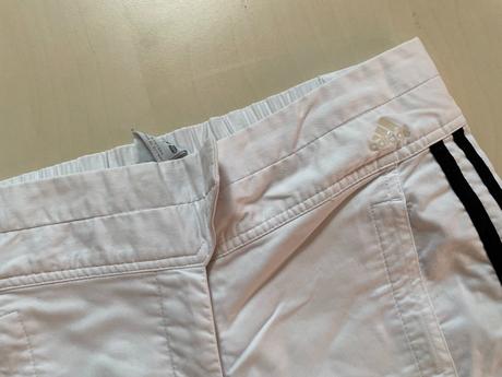 Bílé kraťasy s pruhy a sítí, vel xs/s, adidas, adams,s