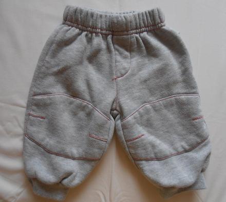 T31. šedé tepláky mickey mouse 3-6 měs., disney,68