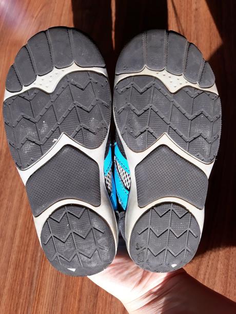 Tenisky se síťkou, 29