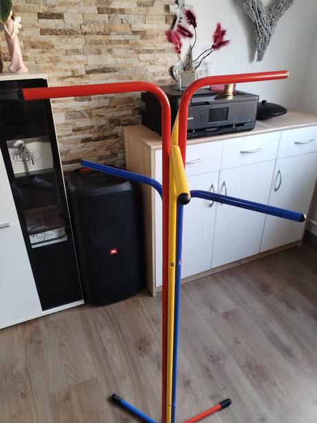 Dětský kovový stojan věšák, 