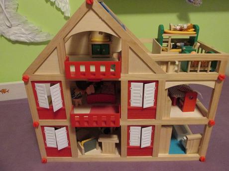 Dřevěný domeček pro panenky se zařízením playtive, 