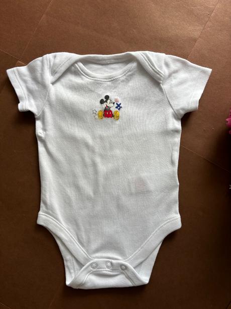 Body bílé mikie - v.6/9 měs, disney,74