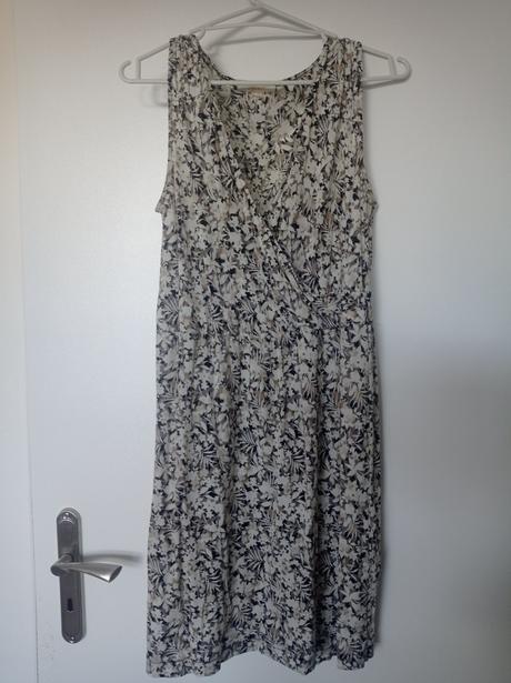 Pružné květinové šaty 38,m, 38