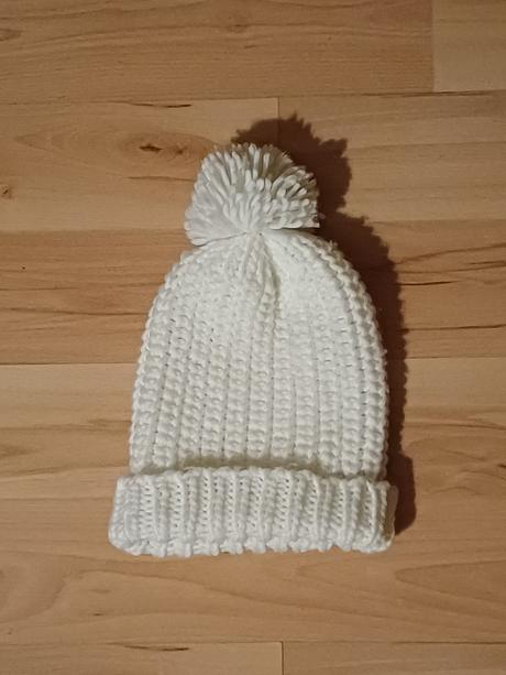 Bílá čepice, kulíšek, 