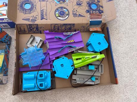 Hot wheels dráhy, 4 krabice, 